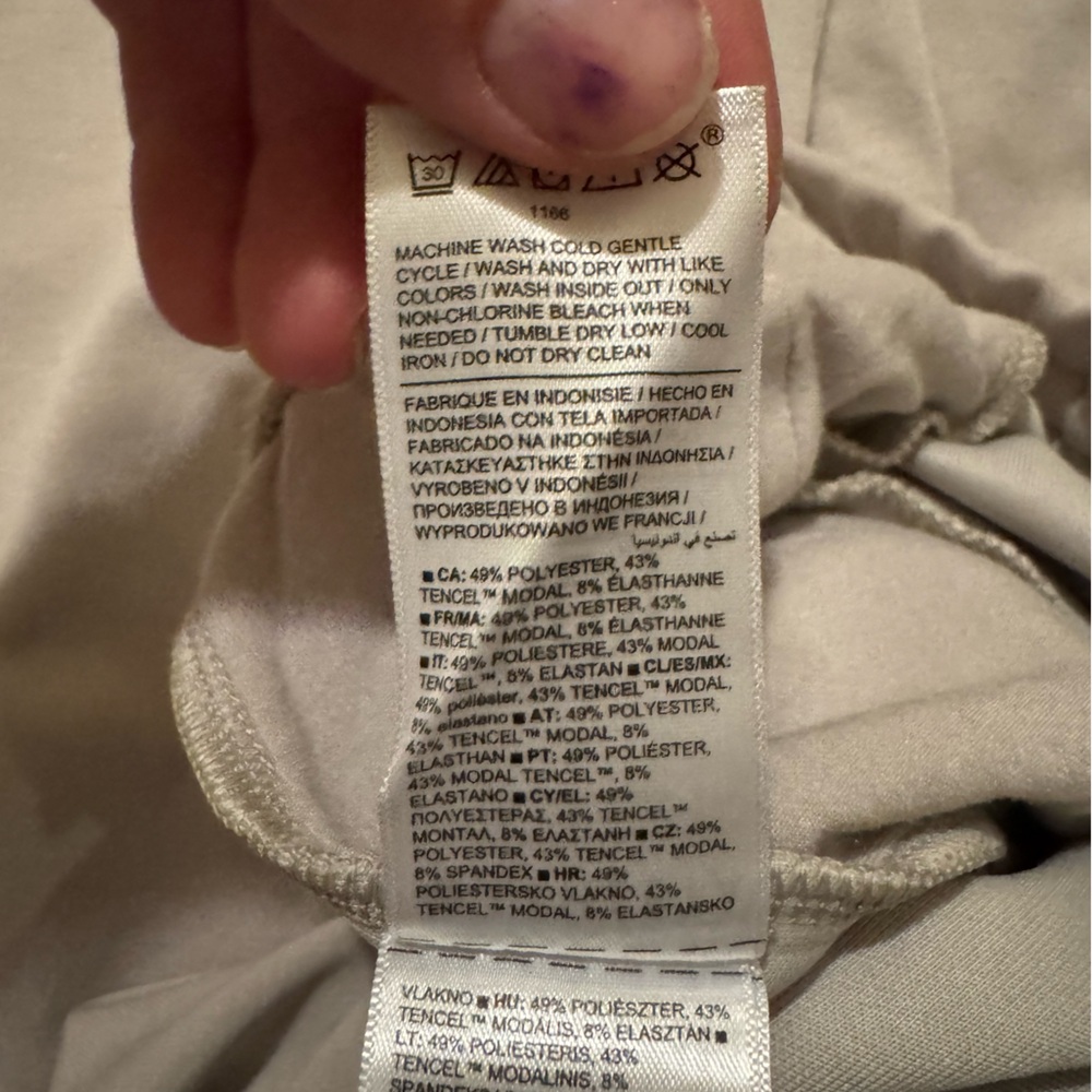 Athleta Seasoft Mid Rise Straight Crop Pants Sz M - Picture 11 of 11